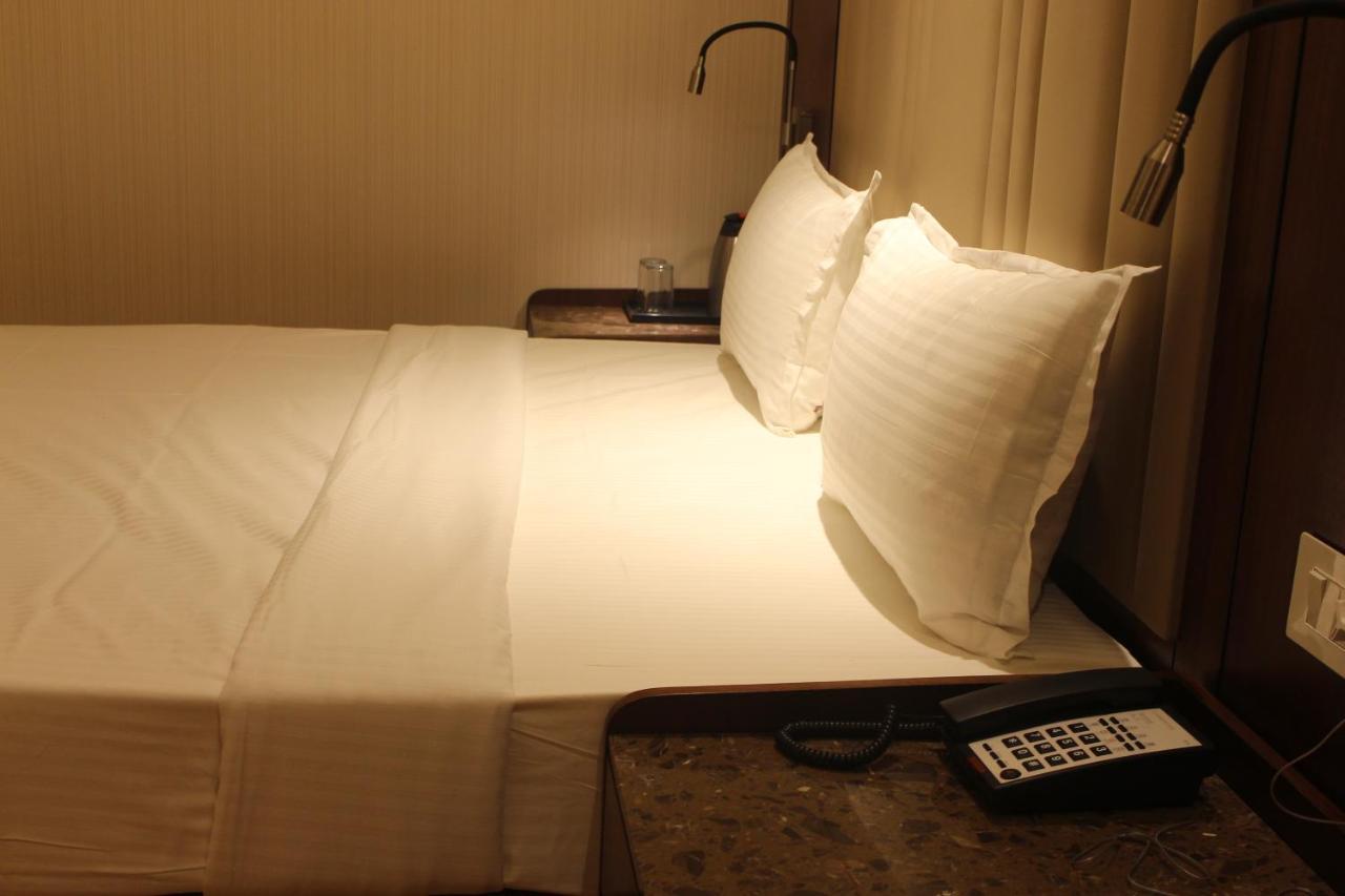 Hotel Rajhans Abhinandan Bhopal Esterno foto
