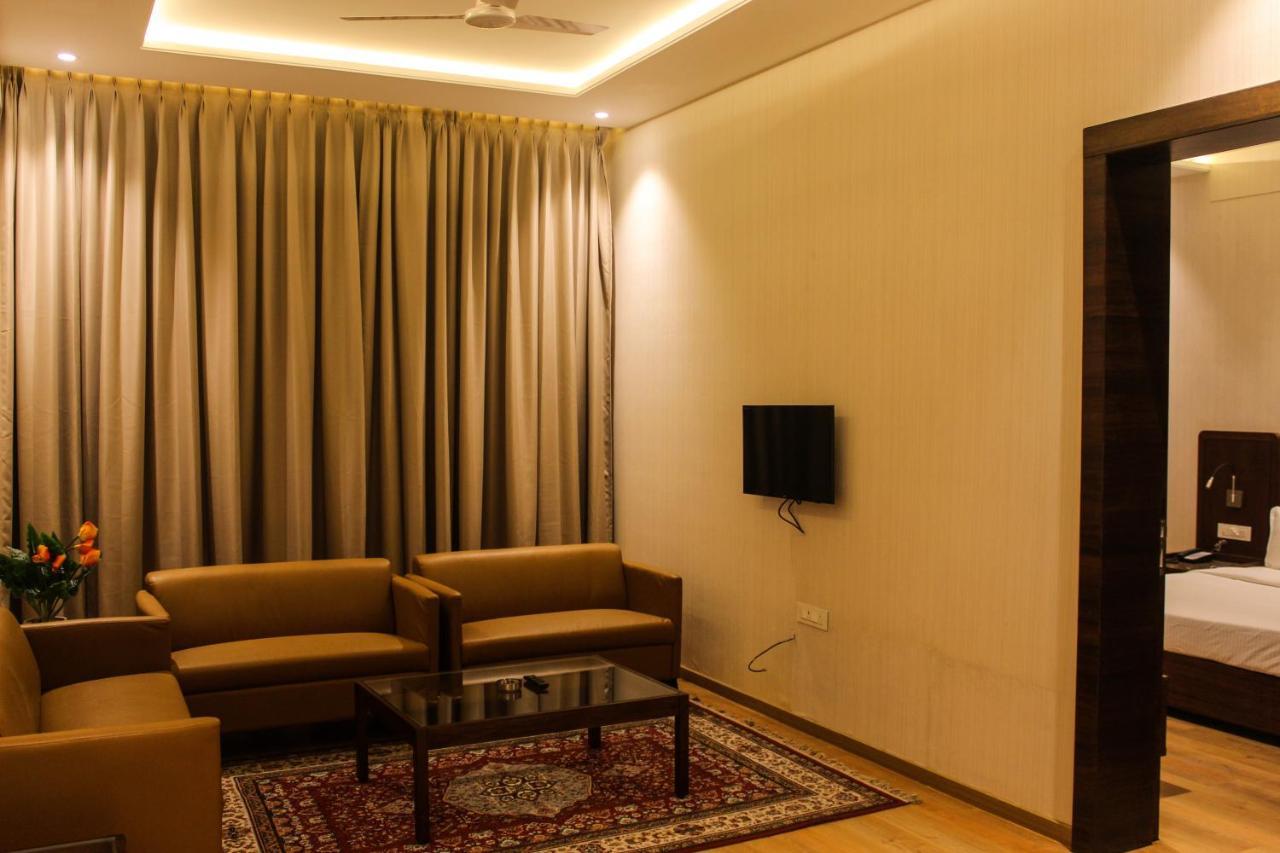Hotel Rajhans Abhinandan Bhopal Esterno foto