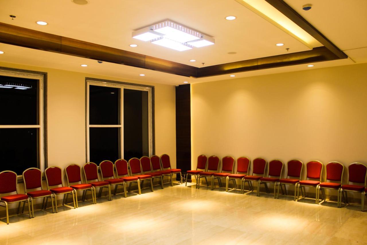 Hotel Rajhans Abhinandan Bhopal Esterno foto