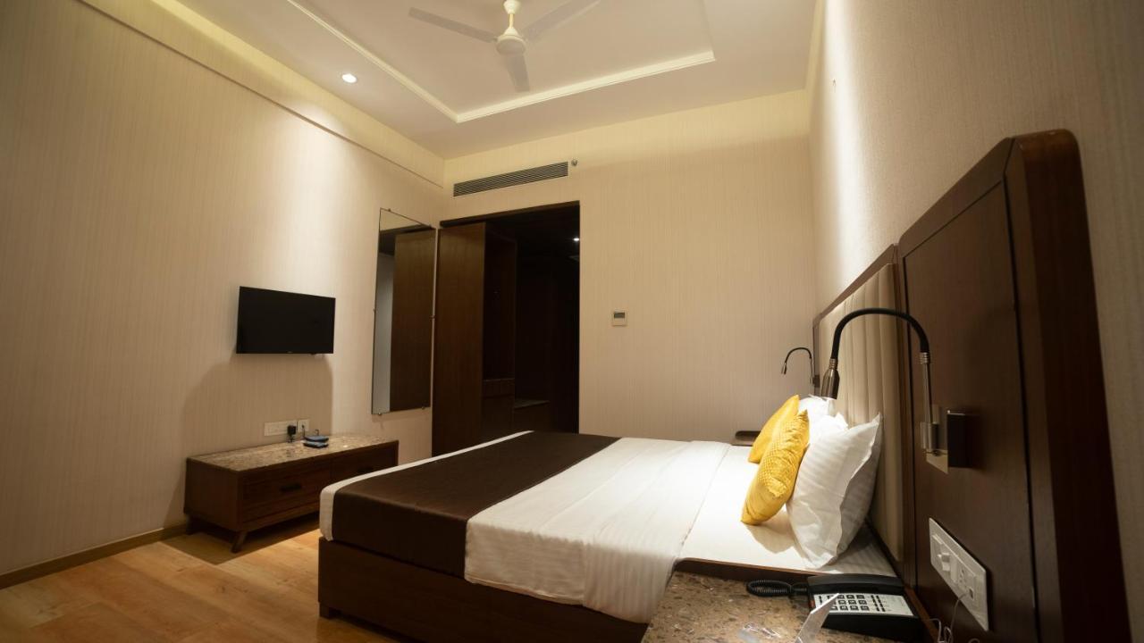 Hotel Rajhans Abhinandan Bhopal Esterno foto