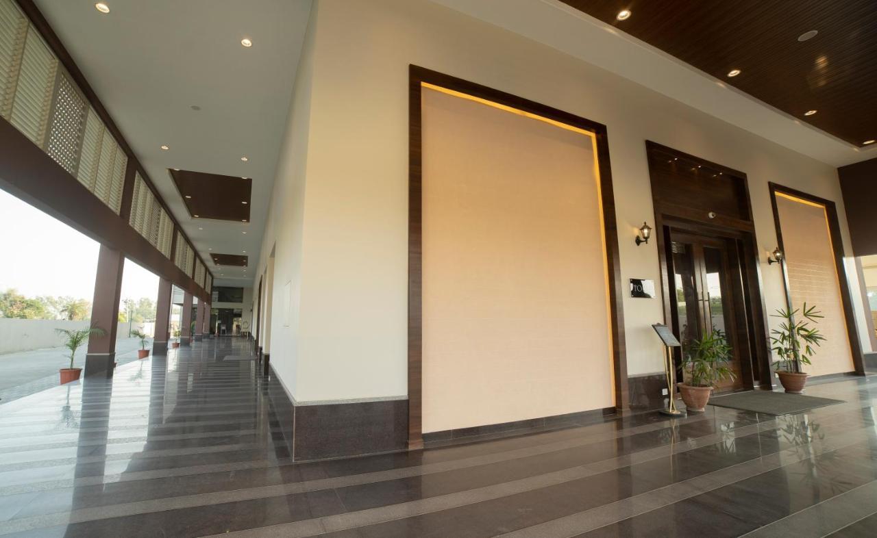 Hotel Rajhans Abhinandan Bhopal Esterno foto