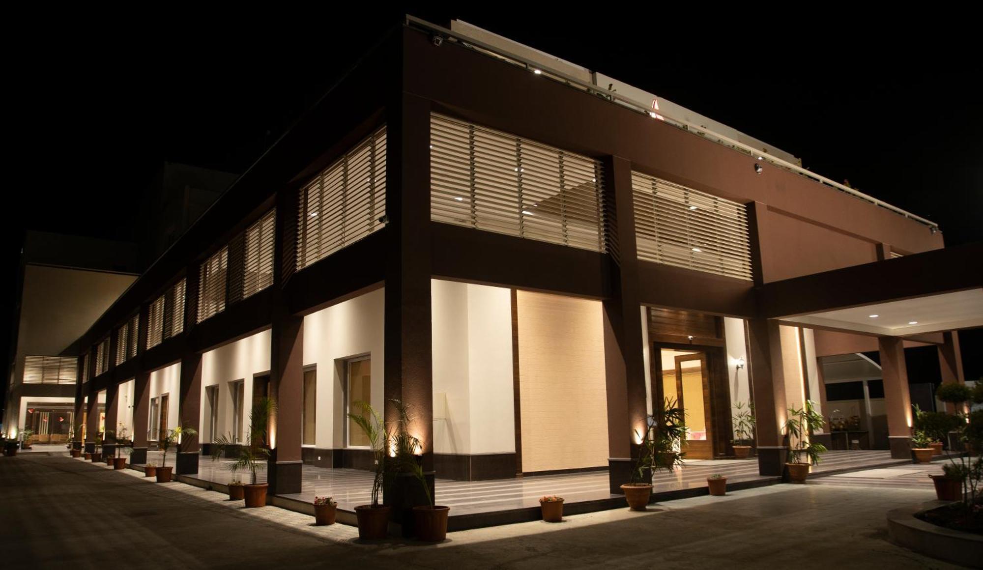 Hotel Rajhans Abhinandan Bhopal Esterno foto