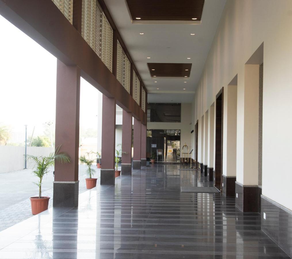 Hotel Rajhans Abhinandan Bhopal Esterno foto