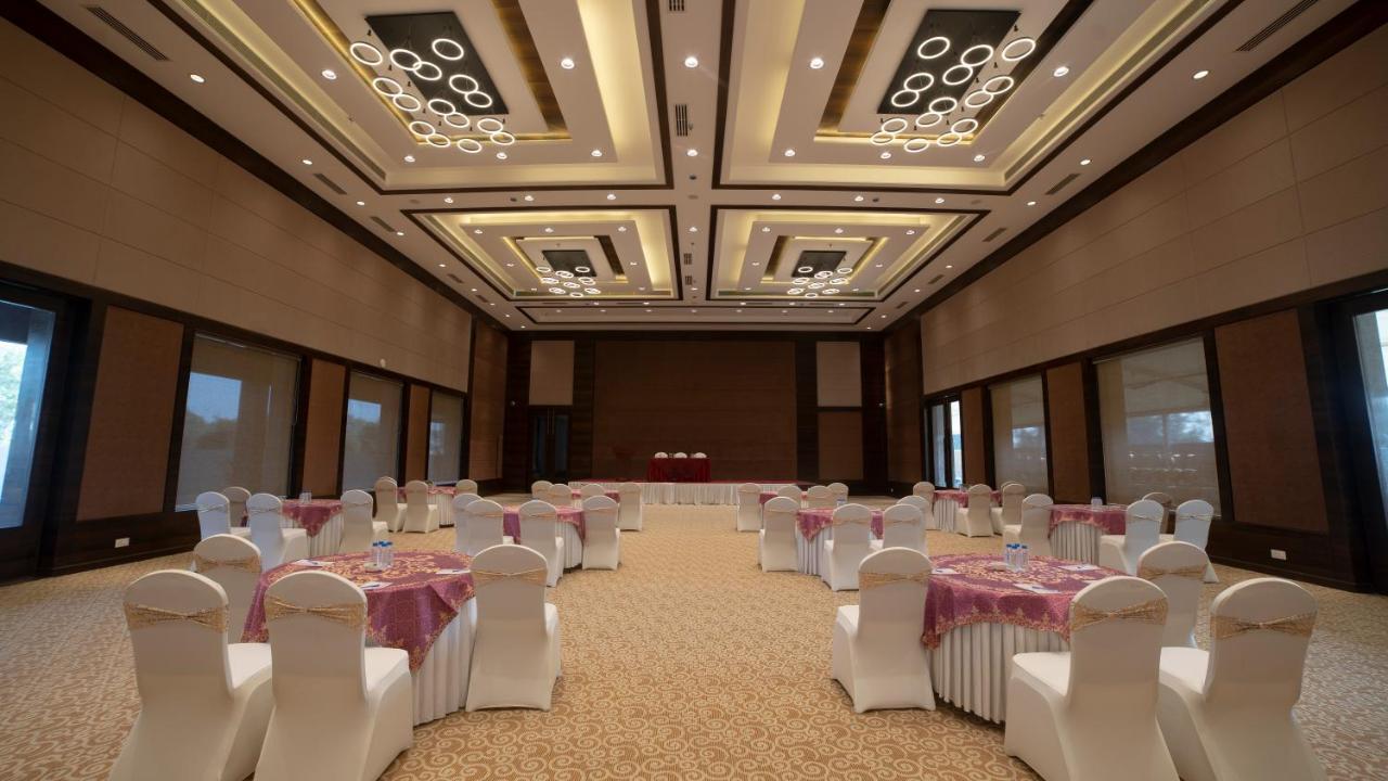 Hotel Rajhans Abhinandan Bhopal Esterno foto
