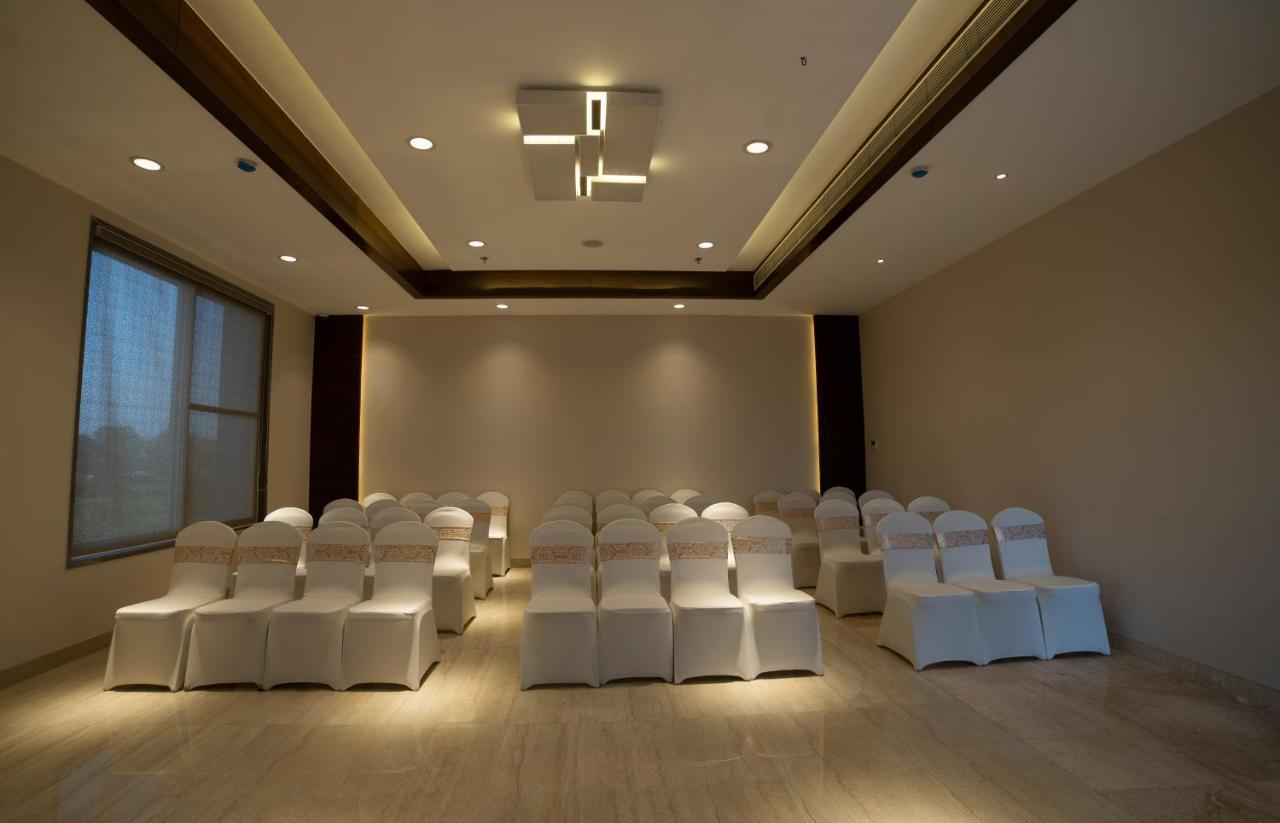 Hotel Rajhans Abhinandan Bhopal Esterno foto