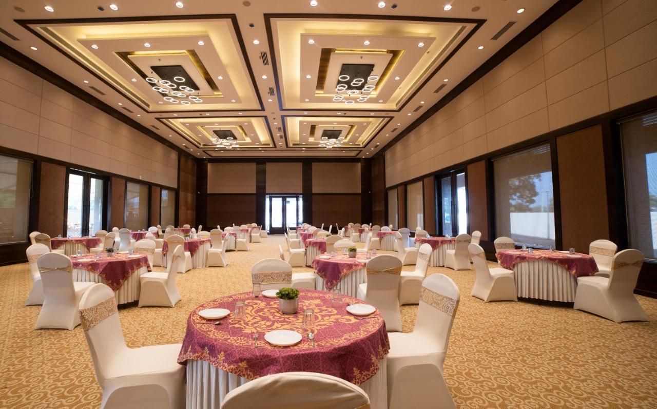 Hotel Rajhans Abhinandan Bhopal Esterno foto