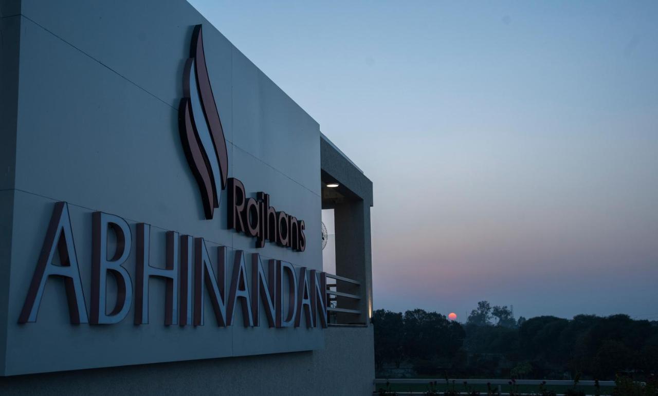 Hotel Rajhans Abhinandan Bhopal Esterno foto