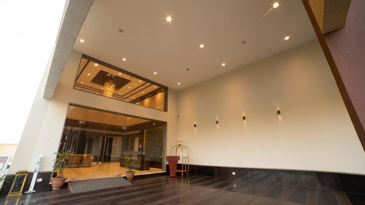 Hotel Rajhans Abhinandan Bhopal Esterno foto