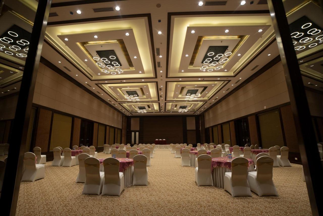 Hotel Rajhans Abhinandan Bhopal Esterno foto