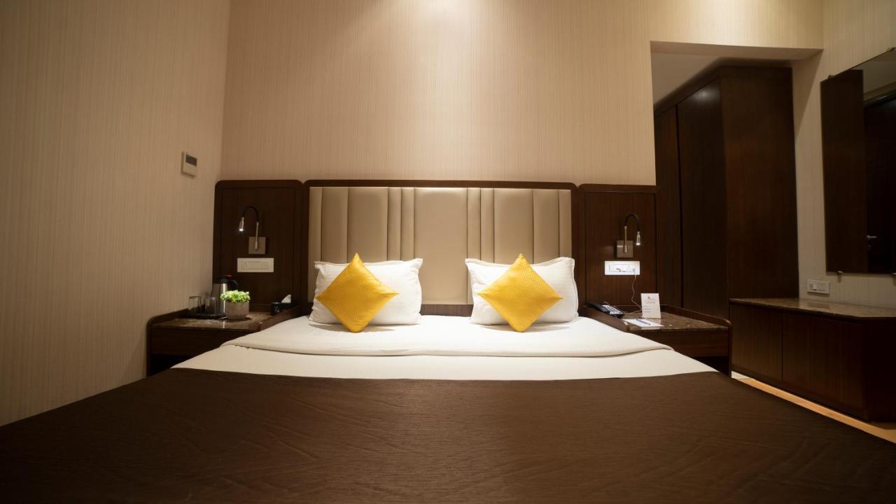 Hotel Rajhans Abhinandan Bhopal Esterno foto