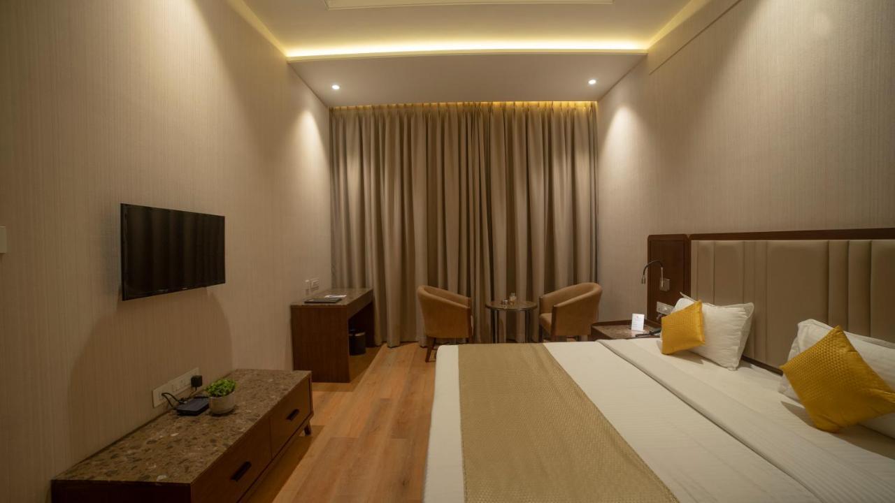 Hotel Rajhans Abhinandan Bhopal Esterno foto