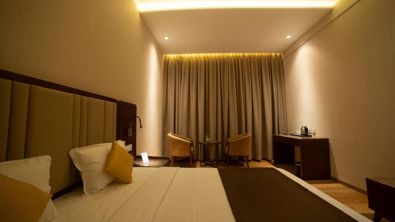 Hotel Rajhans Abhinandan Bhopal Esterno foto
