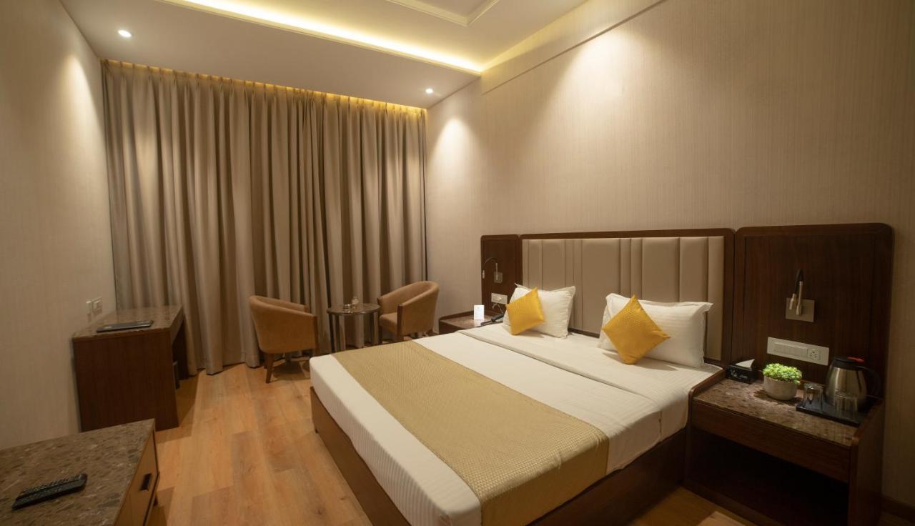 Hotel Rajhans Abhinandan Bhopal Esterno foto