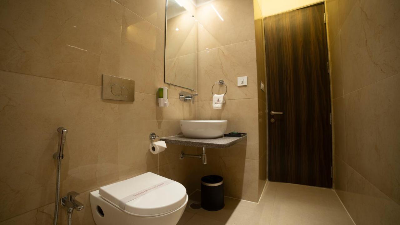 Hotel Rajhans Abhinandan Bhopal Esterno foto