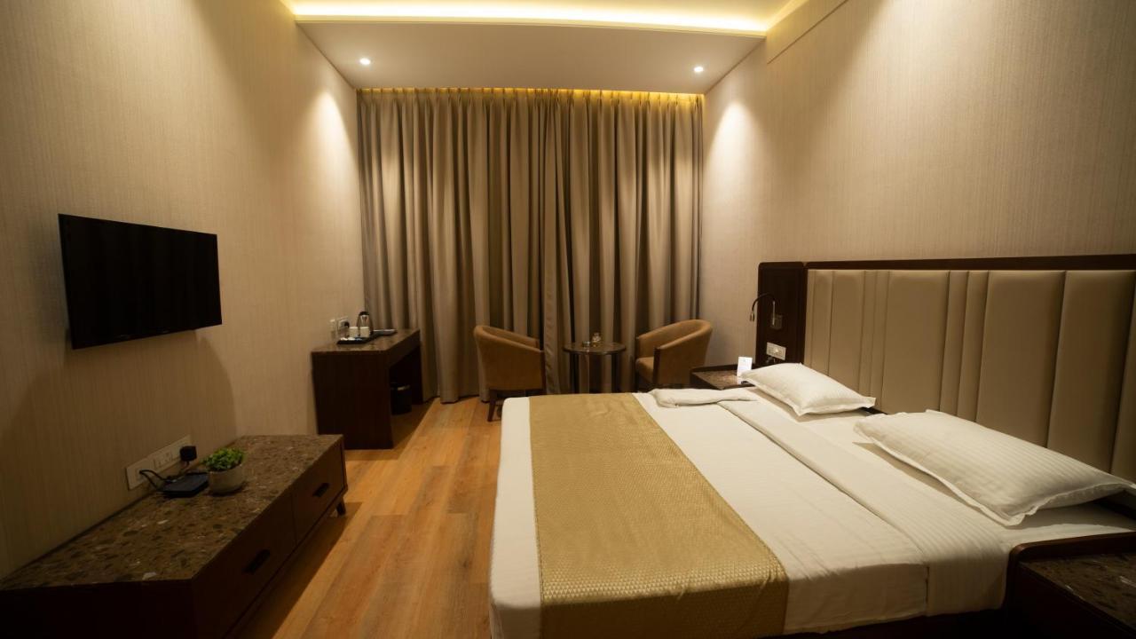 Hotel Rajhans Abhinandan Bhopal Esterno foto