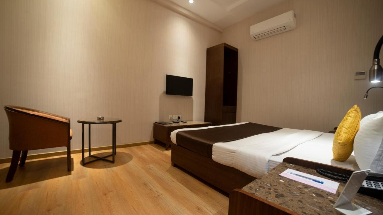 Hotel Rajhans Abhinandan Bhopal Esterno foto